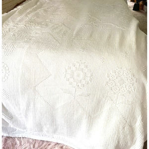 White QUEEN BEDSPREAD